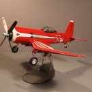 1/48 skaalan malli on jo sen verran iso, että sen alle kannattaa asentaa tämä tukevampi hopeanharmaa jalusta. 1/48 skaalan malli on jo sen verran iso, että sen alle kannattaa asentaa tämä tukevampi hopeanharmaa jalusta.
