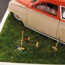 Saabissa ei ole ovenkahvoja, sillä se on perinteinen kustom kikka jolla autosta tehdään yksinkertaisemman näköinen. Saabissa ei ole ovenkahvoja, sillä se on perinteinen kustom kikka jolla autosta tehdään yksinkertaisemman näköinen.